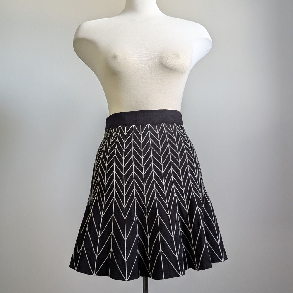 Black and White Chevron Skater Pleated Mini Skirt Holiday Office Work Wear